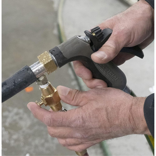 Outil de rinçage &agrave; contre-courant pour radiateur avec air Air Extreme Inc.