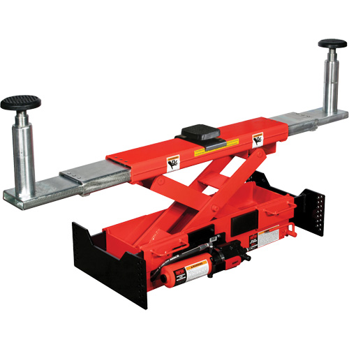 Pont &eacute;l&eacute;vateur &agrave; rouleaux, actionn&eacute; par pompe air/hydraulique Air Extreme Inc.