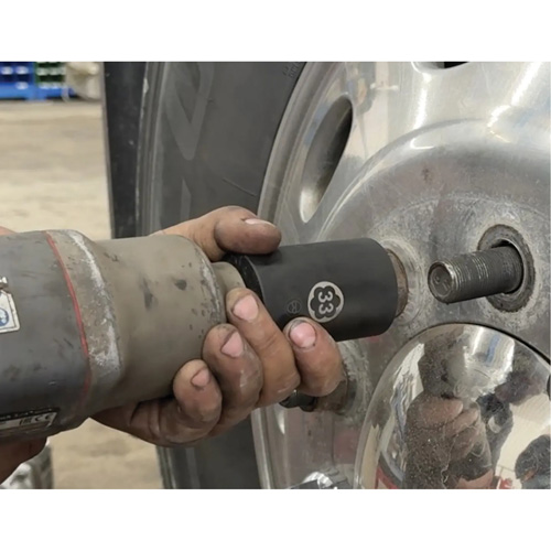 Jeu de douilles hexagonales et h&eacute;licoidales pour &eacute;crous de roue de camion Air Extreme Inc.