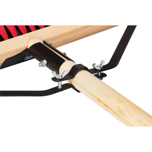 Balai-brosse &agrave; manche renforc&eacute;, 18", Moyen, Soies PVC Air Extreme Inc.