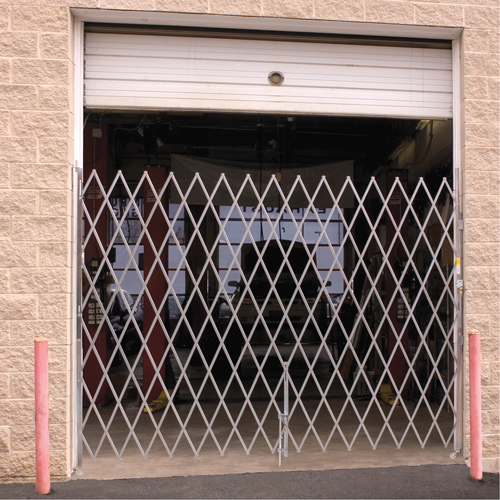 Barri&egrave;res de s&eacute;curit&eacute; galvanis&eacute;es repliables, Repliable simple fixe, 4' lo x 8' h d&eacute;ploy&eacute; Air Extreme Inc.