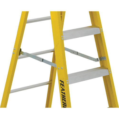 Industrial Heavy-Duty Stepladders (6900 Series), 4', Fibreglass, 300 lbs. Capacity, Type 1A Air Extreme Inc.