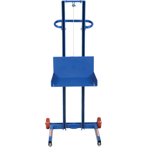 Plateforme &eacute;l&eacute;vatrice &agrave; profil bas pour charge l&eacute;g&egrave;re, M&eacute;canisme Treuil manuel, Capacit&eacute; de 400 lb, Levage max de 55" Air Extreme Inc.