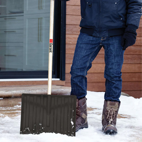 Nordic Snow Shovel, Polypropylene Blade, 17-3/4" Wide, D-Grip Handle Air Extreme Inc.