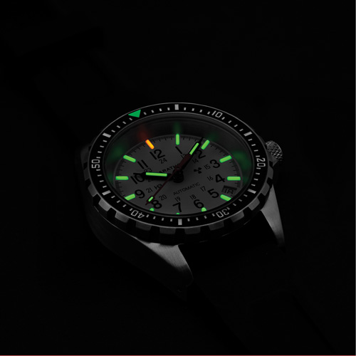 Montre automatique moyenne pour plongeur &eacute;dition arctique, Num&eacute;rique, &agrave; piles, 36 mm, Noir Air Extreme Inc.