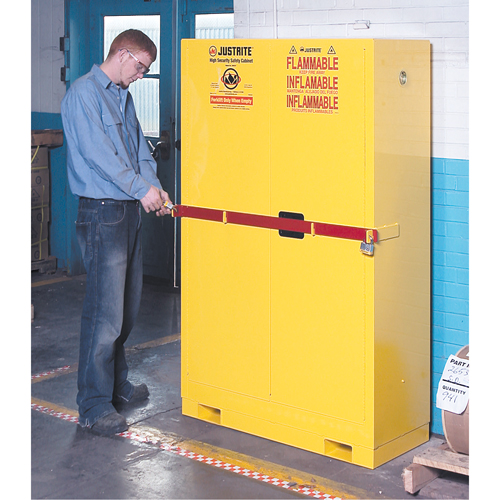 Armoire de rangement haute s&eacute;curit&eacute; avec barre en acier pour produits inflammables, 45 gal., 2 tablettes Air Extreme Inc.
