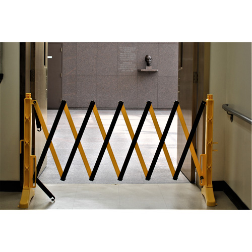Xpandit Barricade, 36" H x 11.5' L, Black/Yellow Air Extreme Inc.