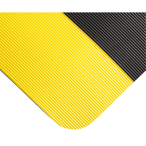 Tapis tr&egrave;s robuste pour panneau de contr&ocirc;le No 720, Ondul&eacute;, 3' x 10' x 5/8", Noir/Jaune, PVC Air Extreme Inc.