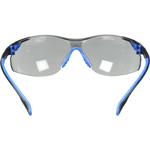 Lunettes de s&eacute;curit&eacute; Solus avec lentilles Scotchgard, Lentille Grise/fum&eacute;e, Antibu&eacute;e, R&eacute;pond ou surpasse la norme CSA Z94.3 Air Extreme Inc.