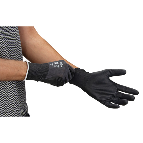 Gants &eacute;cologiques enduits et perm&eacute;ables &agrave; l'air, 10, R&ecirc;vetement Mousse de nitrile, Calibre 21, Enveloppe en Nylon/rPET Air Extreme Inc.