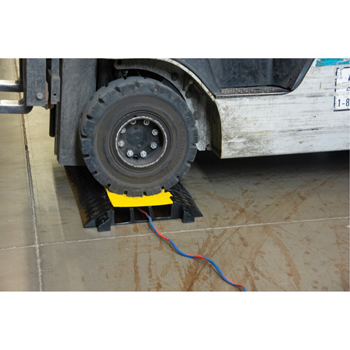 Polyurethane Cable Protector, 3 Channels, 35.43" L x 19.69" W x 3" H Air Extreme Inc.