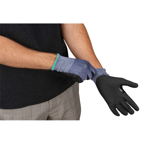 Gants r&eacute;sistant &agrave; la coupe, Taille T-Grand, Calibre 15, Rev&ecirc;tement Mousse de nitrile, Enveloppe en PEHP, ASTM ANSI niveau A3 Air Extreme Inc.
