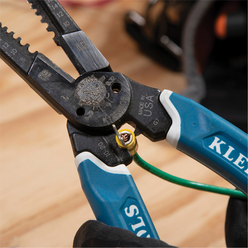 Outil polyvalent Klein-Kurve pour d&eacute;nuder, couper et sertir les fils, 8-1/4" lo, 8 - 20 AWG Air Extreme Inc.