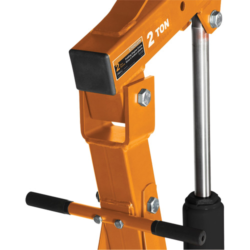 Grue escamotable pour moteur — Strongarm Air Extreme Inc.