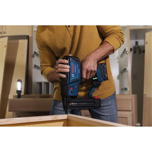 Brushless 18-Gauge Brad Nailer Kit with Standard Power Battery, 18 V, Lithium-Ion Air Extreme Inc.