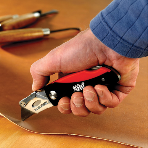 Couteau utilitaire pliant, 2-3/8" lame, poign&eacute;e en Plastique/Coussin&eacute;e Air Extreme Inc.