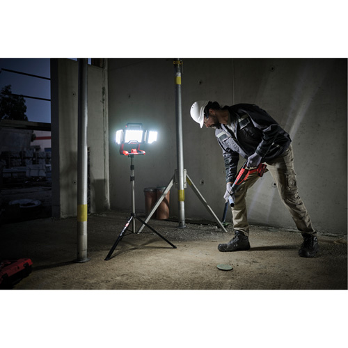 Lampe de travail &agrave; DEL professionnelle &agrave; panneaux pliants lumens sans fil 18V sur tr&eacute;pied, DEL, 3600 lumens Air Extreme Inc.