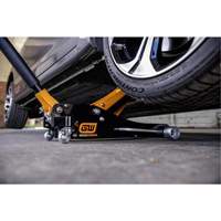 Aluminum Racing Jack, 2 Ton(s) Capacity, 3-1/4" Lowered, 18-1/2" Raised, Manual Hydraulic Air Extreme Inc.