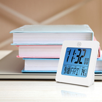 Horloge de bureau, Num&eacute;rique, &agrave; piles, 3,6" la x 1,5" p x 3,6" h, Blanc Air Extreme Inc.