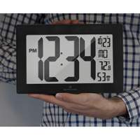Horloge murale &agrave; r&eacute;glage et ajustement automatiques avec support, Num&eacute;rique, &agrave; piles, Noir Air Extreme Inc.