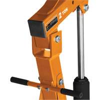 Grue escamotable pour moteur — Strongarm Air Extreme Inc.