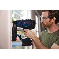 Brushless 18-Gauge Brad Nailer Kit with Standard Power Battery, 18 V, Lithium-Ion Air Extreme Inc.
