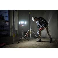 Lampe de travail &agrave; DEL professionnelle &agrave; panneaux pliants lumens sans fil 18V sur tr&eacute;pied, DEL, 3600 lumens Air Extreme Inc.